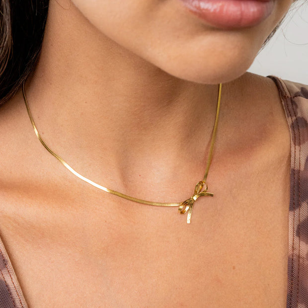 bracha bow necklace in gold